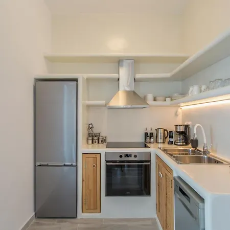 Satsi's Premium Seascape-2 Min From The Beach&town